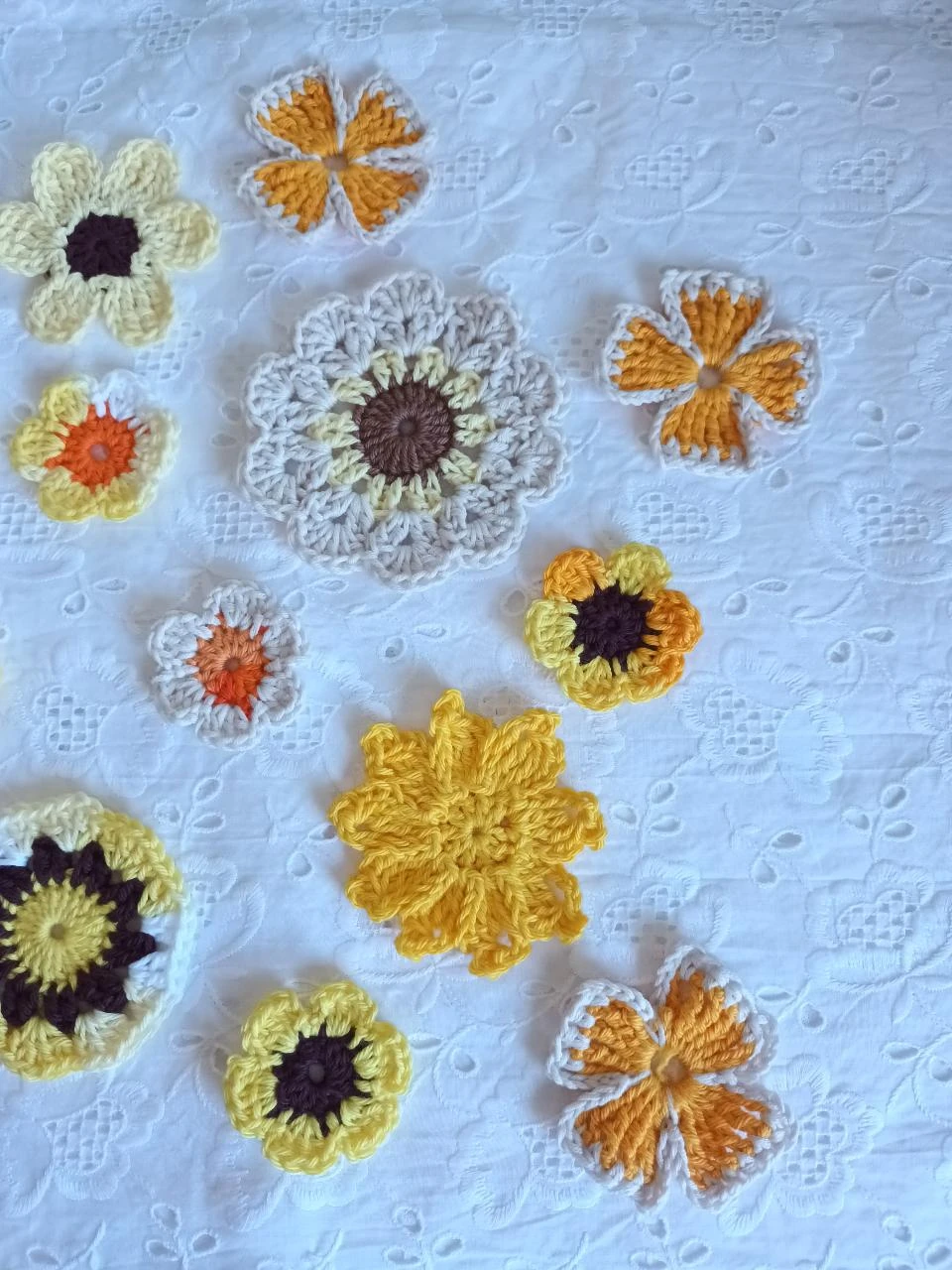 19 small napkins and flowers – photo 3
